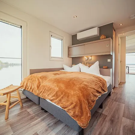 Hausboot Am Graebendorfer ספינת מלון